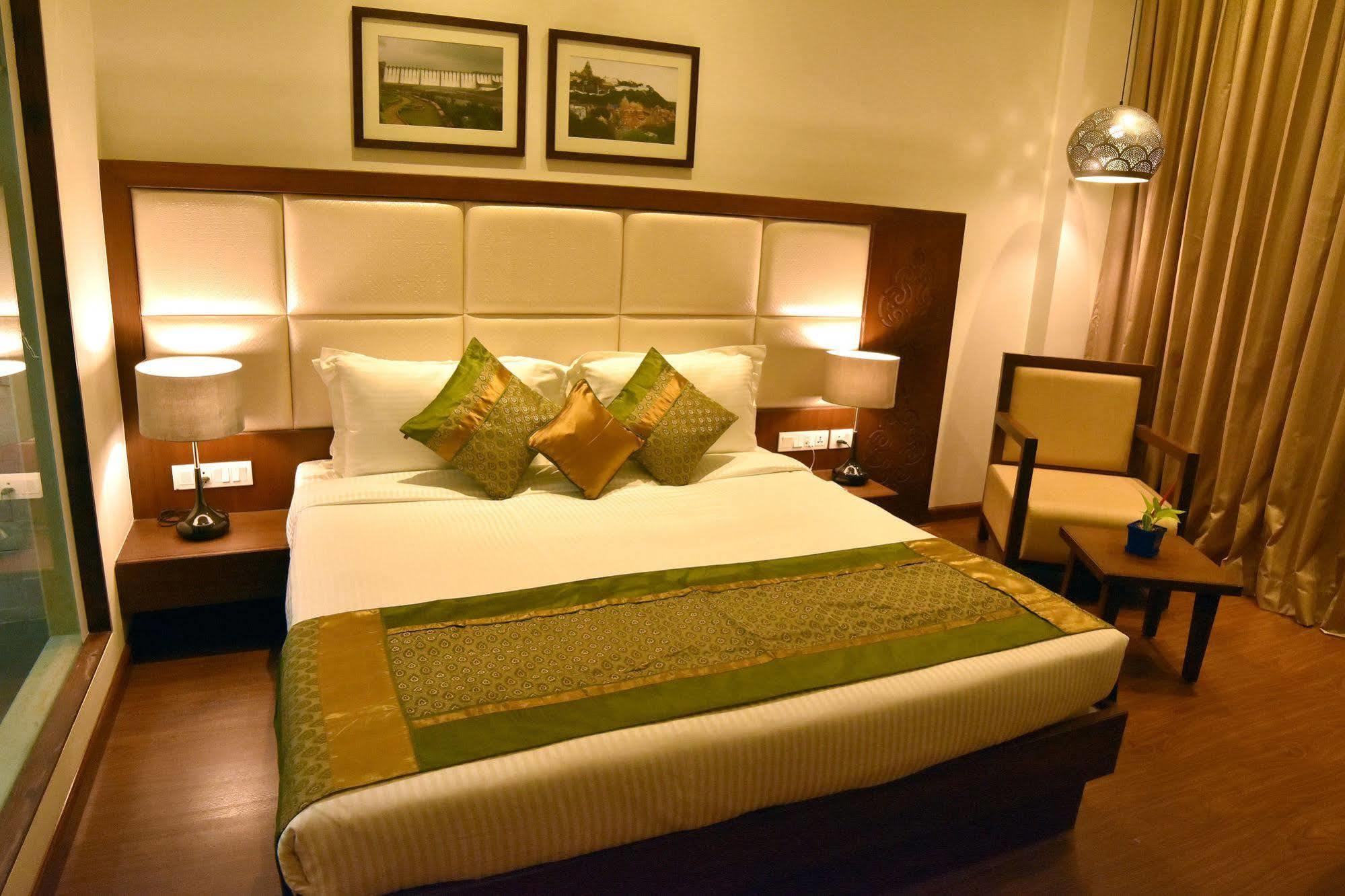 Comfort Inn Donil Vadodara Exterior photo